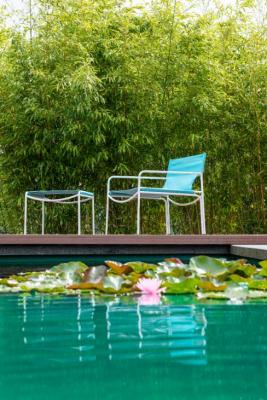 POOL-OUTDOOR-LOUNGE-fotelj-in-tabure